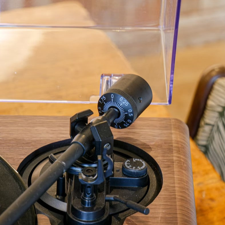 Richmond Bluetooth Turntable with Built-in Speakers Steepletone Black